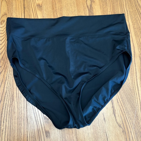 Elegant Black Tankini Set - Picture 6 of 7